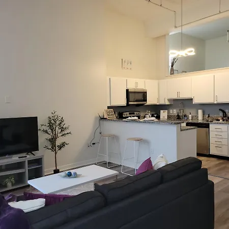 Downtown Queen Suite - Free Parking- Conv Center Skywalk#2